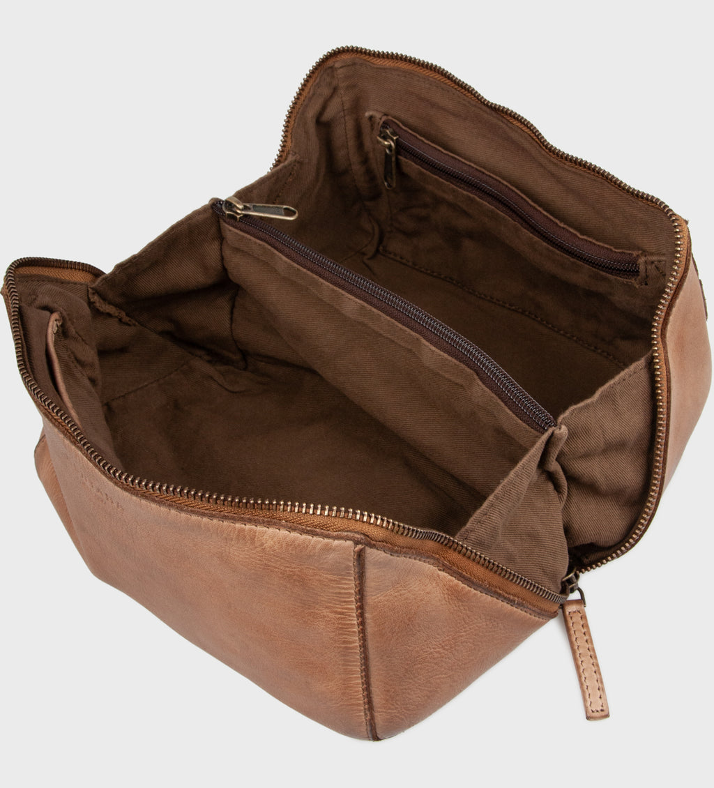 Montana est. 1957 Austin Toiletbags Walnut