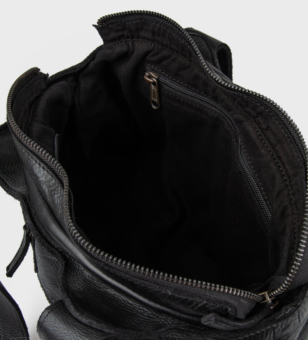 Montana est. 1957 Moore Crossbody bag Black
