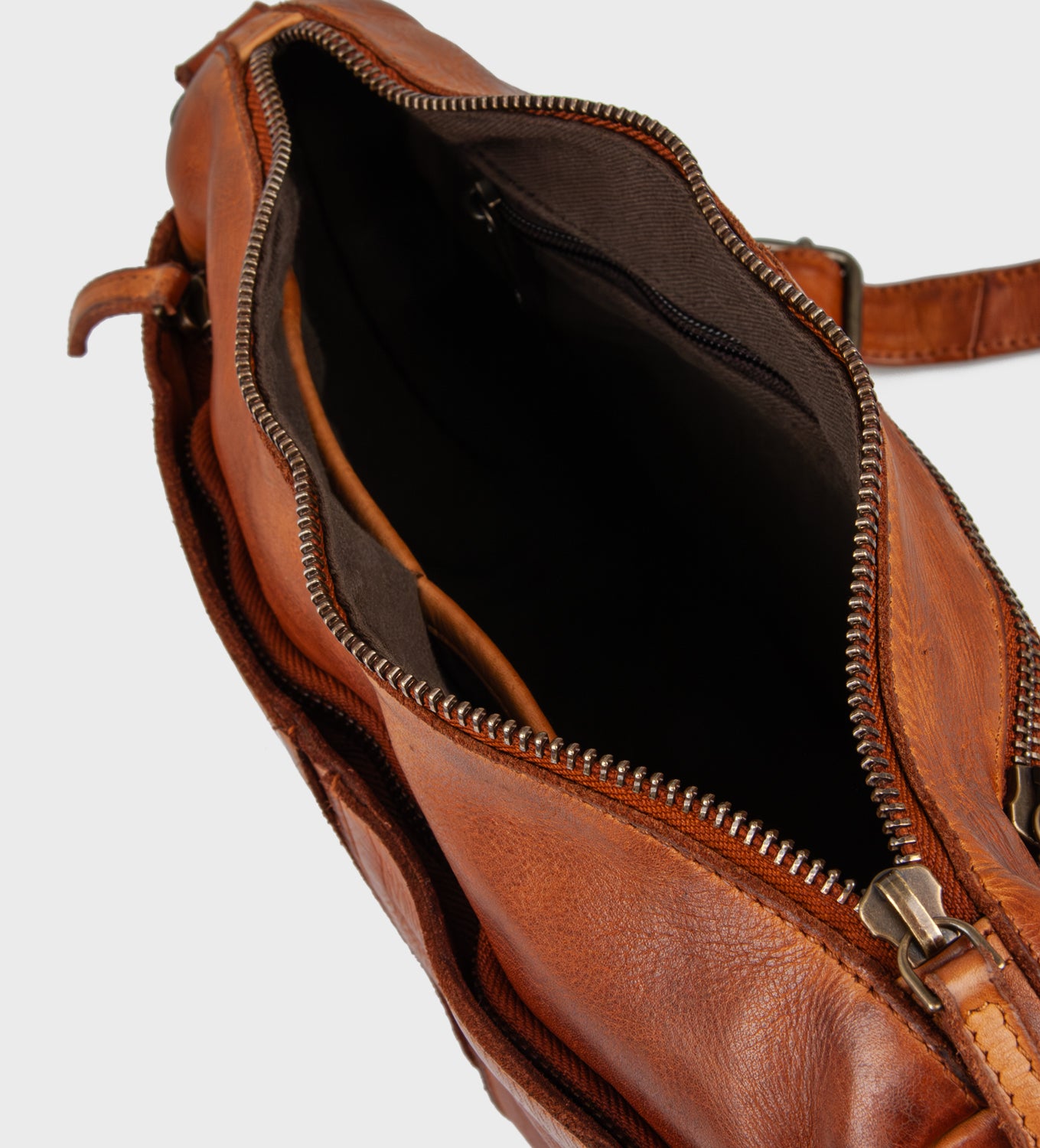 Montana est. 1957 Moseby Urban Bags Cognac