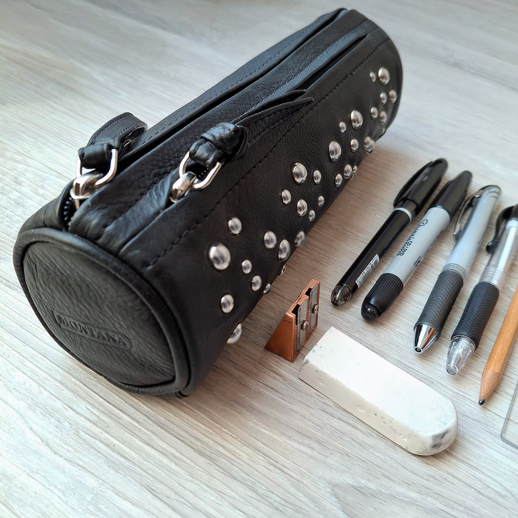 Montana est. 1957 Pencil case, w. Rivets Pencil Case Black